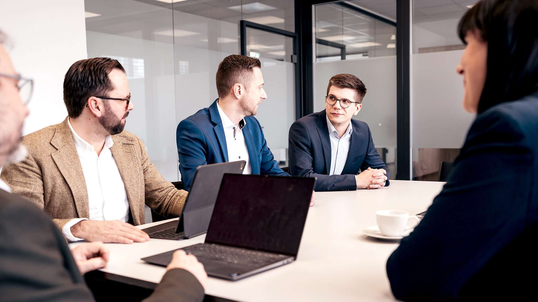 adiuvis-img-16x9-hero-15