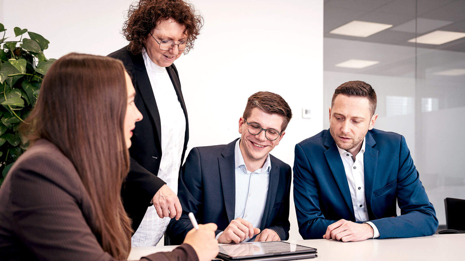 adiuvis-img-16x9-hero-17